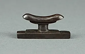Amulet of a Headrest