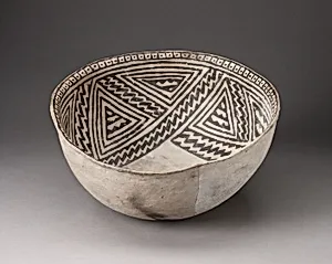 Bowl with Interlocking Zigzag Motif in Four-Part Design on Interior Walls