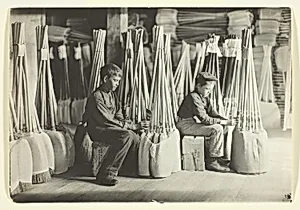 Boys in Packing Room, Brown Mfg. Company, Evansville, Ind.