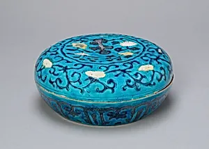 Circular Covered Box with Floral and Lingzhi Mushroom Scrolls by Unknown