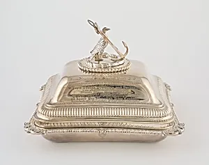 Entree Dish with Cover from the Hood Service