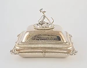 Entree Dish with Cover from the Hood Service