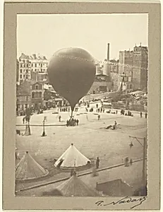 Le Neptune, Place Saint-Pierre à Montmartre