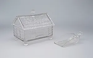"Log Cabin" pattern covered candy dish