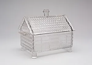 "Log Cabin" pattern covered dish