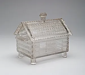 "Log Cabin" pattern covered dish