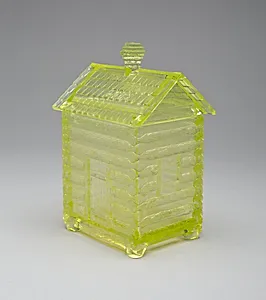 "Log Cabin" pattern covered sugar bowl