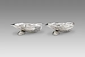 Pair of Shell-Shaped Dishes