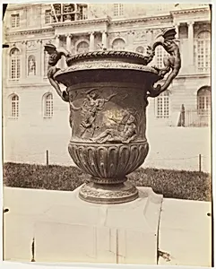 Versailles, Vase par Ballin by Jean-Eugène-Auguste Atget