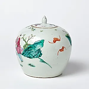 Chinesische Vase mit Deckel by Unbekannter Künstler