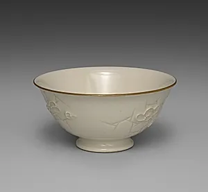 Bowl from Dining Set with Plum Blossoms and Cracked-Ice by Seifū Yohei II (Japanese, 1844–1878)
