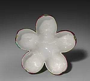 Box in the Form of Apples