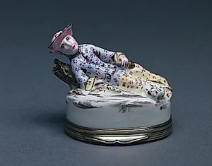 Box with Reclining Huntress