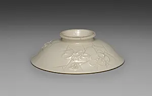 Cover for a Bowl from Dining Set with Plum Blossoms and Cracked-Ice by Seifū Yohei II (Japanese, 1844–1878)