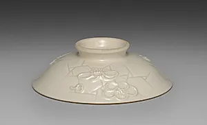Cover for a Bowl from Dining Set with Plum Blossoms and Cracked-Ice by Seifū Yohei II (Japanese, 1844–1878)