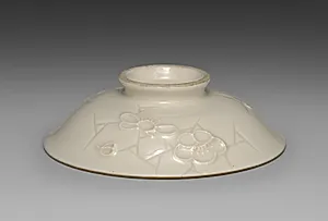 Cover for a Bowl from Dining Set with Plum Blossoms and Cracked-Ice by Seifū Yohei II (Japanese, 1844–1878)