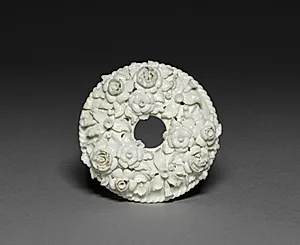 Cover for a Potpourri Vase by Saint Cloud Porcelain Factory (French)