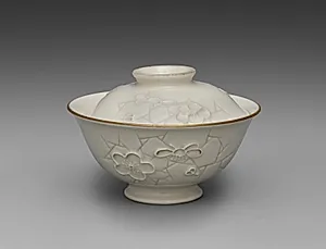 Covered Bowl from Dining Set with Plum Blossoms and Cracked-Ice by Seifū Yohei II (Japanese, 1844–1878)