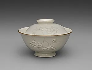 Covered Bowl from Dining Set with Plum Blossoms and Cracked-Ice by Seifū Yohei II (Japanese, 1844–1878)