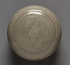 Covered Box with Double-Parakeet Design (lid) by Unknown Artist