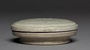 Covered Box: Yue Ware by Unknown Artist