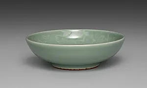 Dish from Dishes with Ivy by Seifū Yohei III (Japanese, 1851–1914)