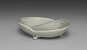 Dish from Dishes with Matching Shells by Seifū Yohei III (Japanese, 1851–1914)