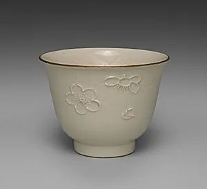Drinking Cup from Dining Set with Plum Blossoms and Cracked-Ice by Seifū Yohei II (Japanese, 1844–1878)