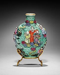 Flattened Ovoid Snuff Bottle with Stopper by Unknown Artist