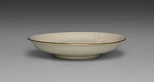 Medium-sized Dish from Dining Set with Plum Blossoms and Cracked-Ice by Seifū Yohei II (Japanese, 1844–1878)