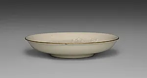 Medium-sized Dish from Dining Set with Plum Blossoms and Cracked-Ice by Seifū Yohei II (Japanese, 1844–1878)