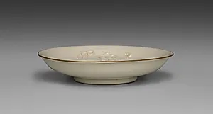 Medium-sized Dish from Dining Set with Plum Blossoms and Cracked-Ice by Seifū Yohei II (Japanese, 1844–1878)