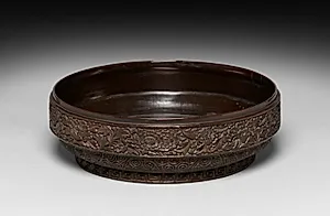 Round Box with Bird and Peonies Design by Unknown Artist