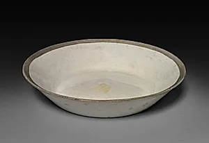 Saucer: Ding ware by Unknown Artist