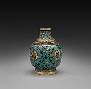 Snuff Bottle with Floral Scrolls by Unknown Artist