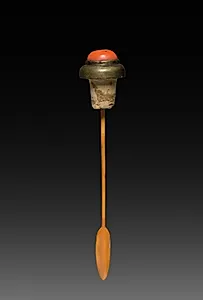 Snuff Bottle with Stopper (stopper) by Unknown Artist