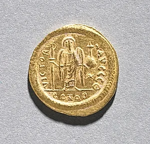 Solidus of Justinian I (reverse) by Unknown Artist