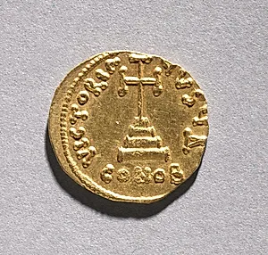 Solidus with Tiberius III Apsimarus (reverse) by Unknown Artist