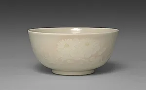 Sweets Bowl with Chrysanthemums by Seifū Yohei IV (Japanese, 1872–1951)