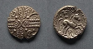 Tasciovanus Stater: Crossed Wreaths (obverse); Horse and Bucranium (Head of Ox) (reverse) by Unknown Artist