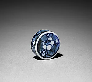 Tea Container (lid) with Plum Blossoms