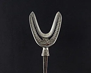 Arrowhead (<i>Yanone</i>)