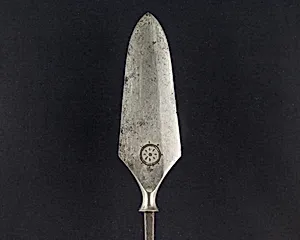 Arrowhead (<i>Yanone</i>)