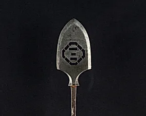 Arrowhead (<i>Yanone</i>)