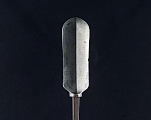 Arrowhead (<i>Yanone</i>)