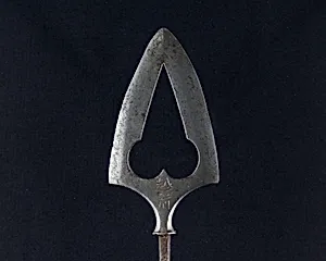 Arrowhead (<i>Yanone</i>)
