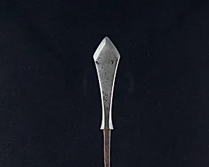 Arrowhead (<i>Yanone</i>)