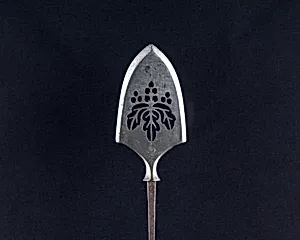 Arrowhead (<i>Yanone</i>)