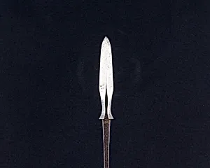 Arrowhead (<i>Yanone</i>)