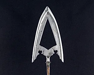 Arrowhead (<i>Yanone</i>)
